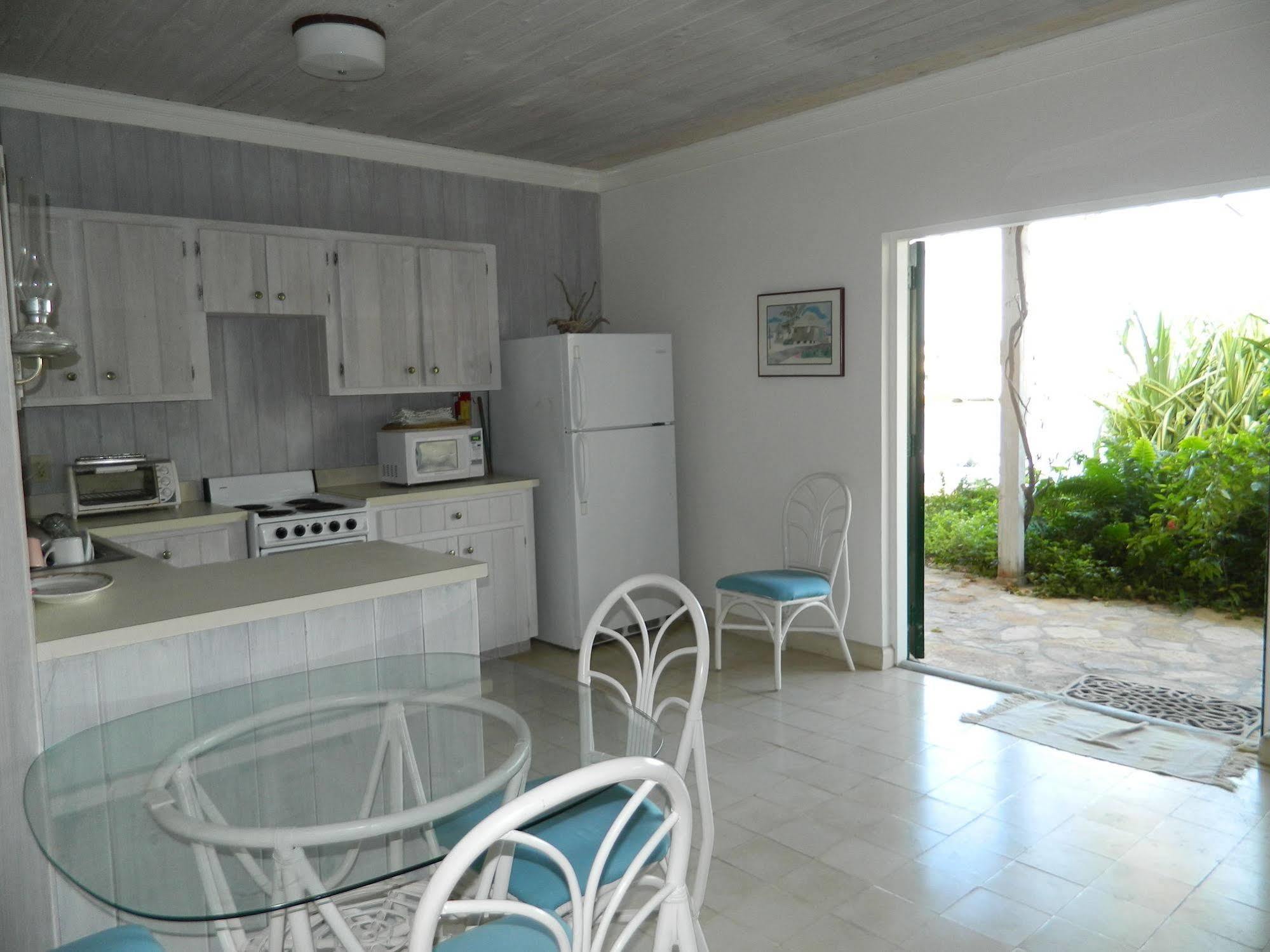 Hotel Regatta Point George Town Esterno foto