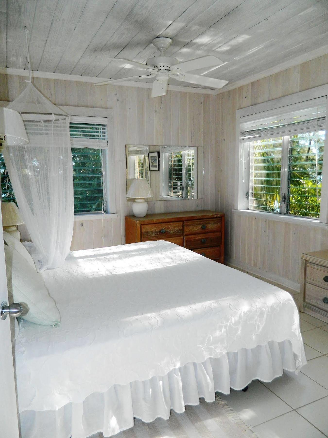 Hotel Regatta Point George Town Esterno foto