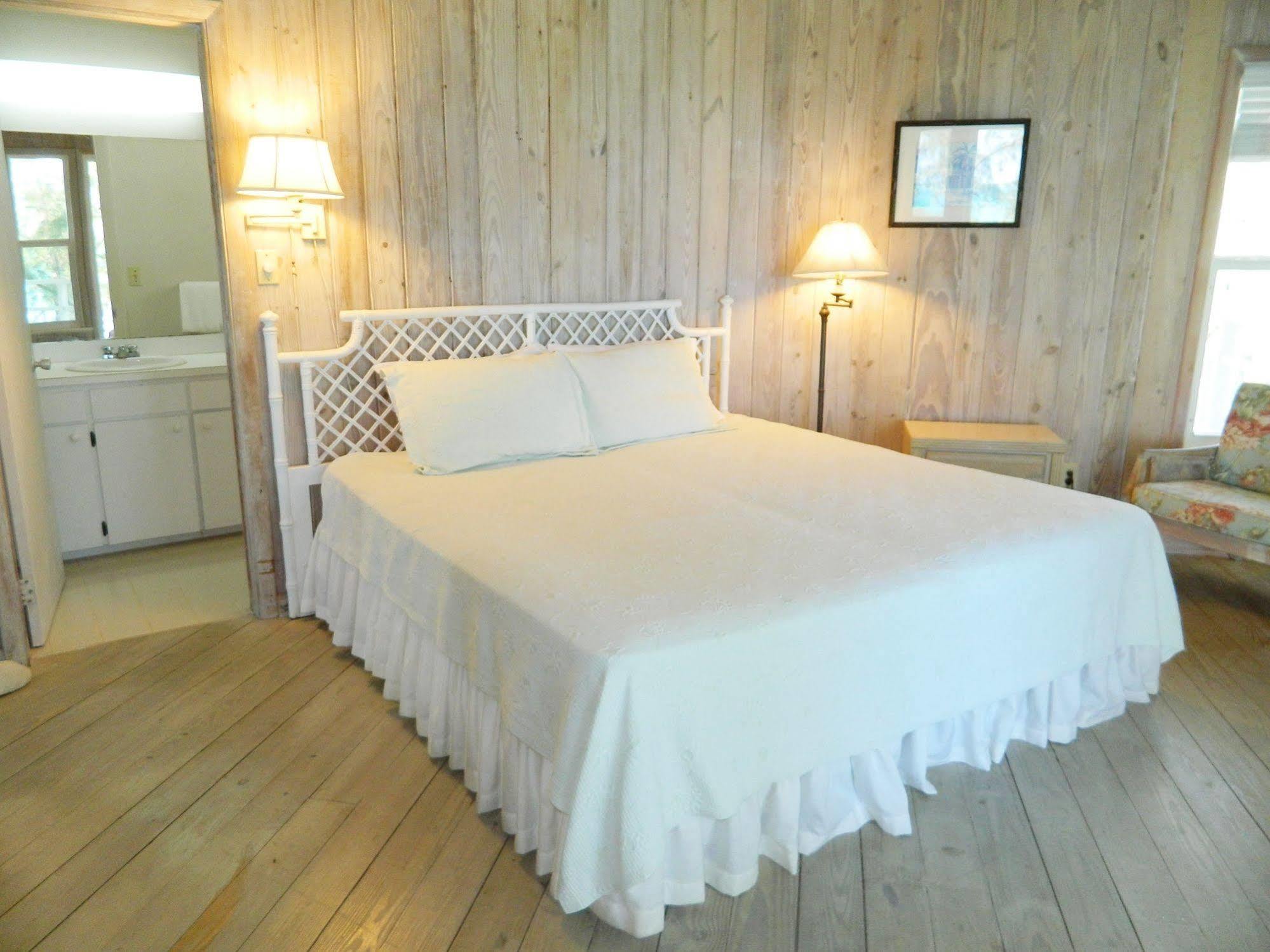Hotel Regatta Point George Town Esterno foto