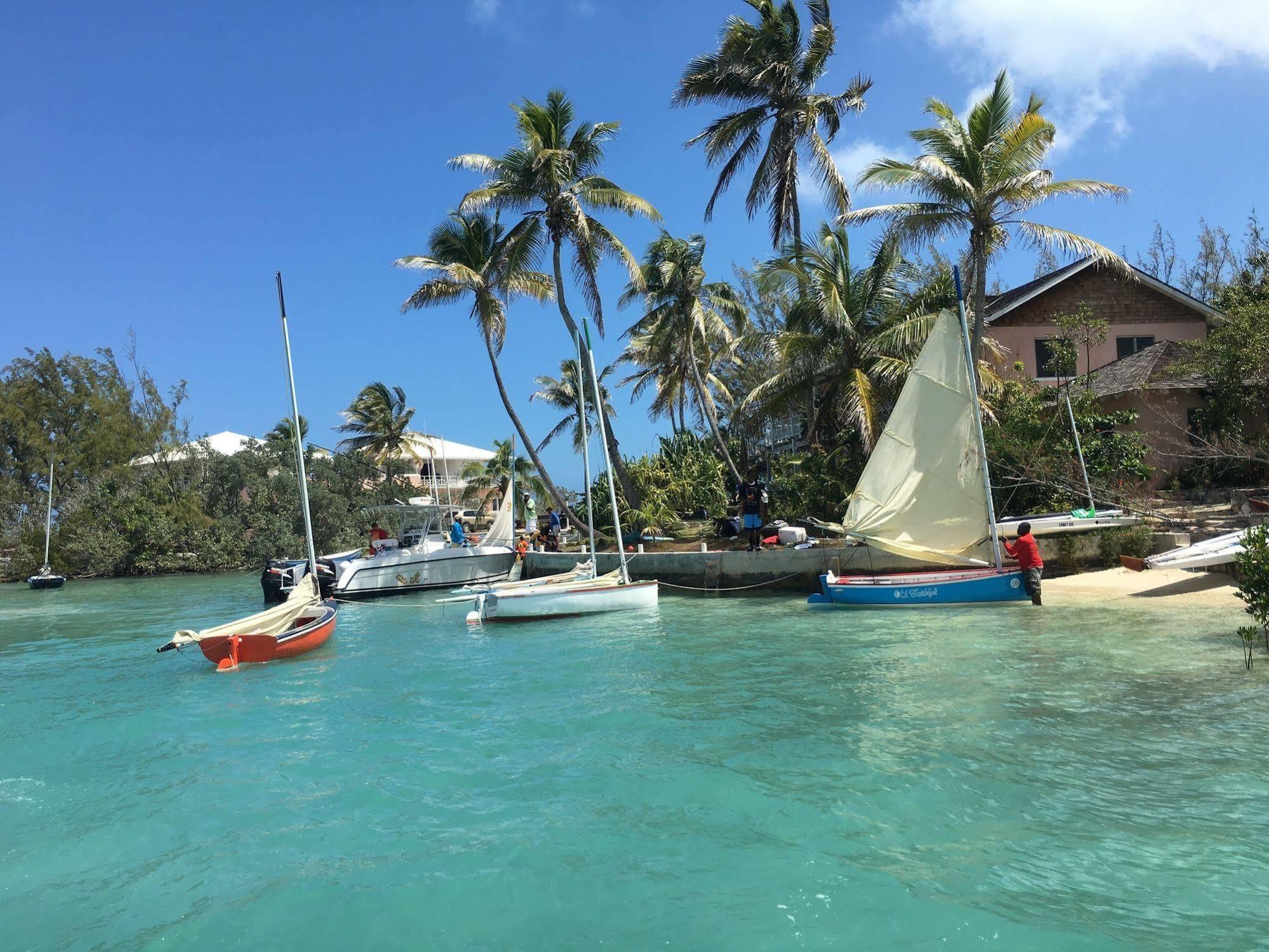 Hotel Regatta Point George Town Esterno foto