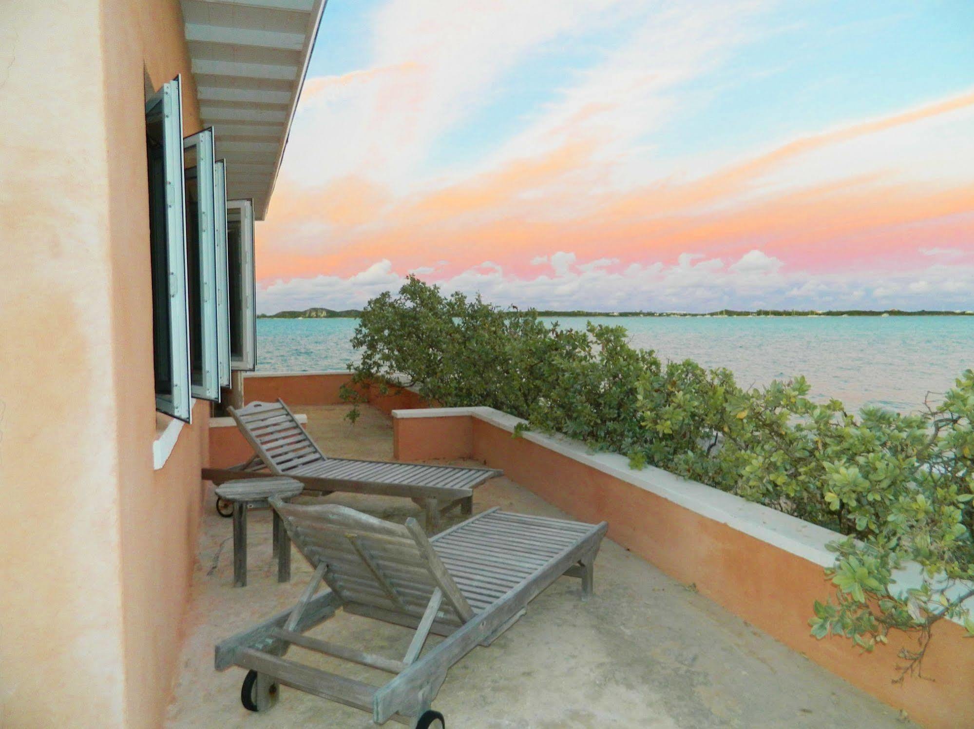 Hotel Regatta Point George Town Esterno foto